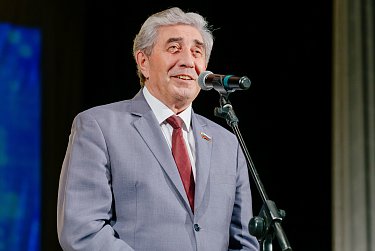 Сергей Грачев поздравил студентов с праздником